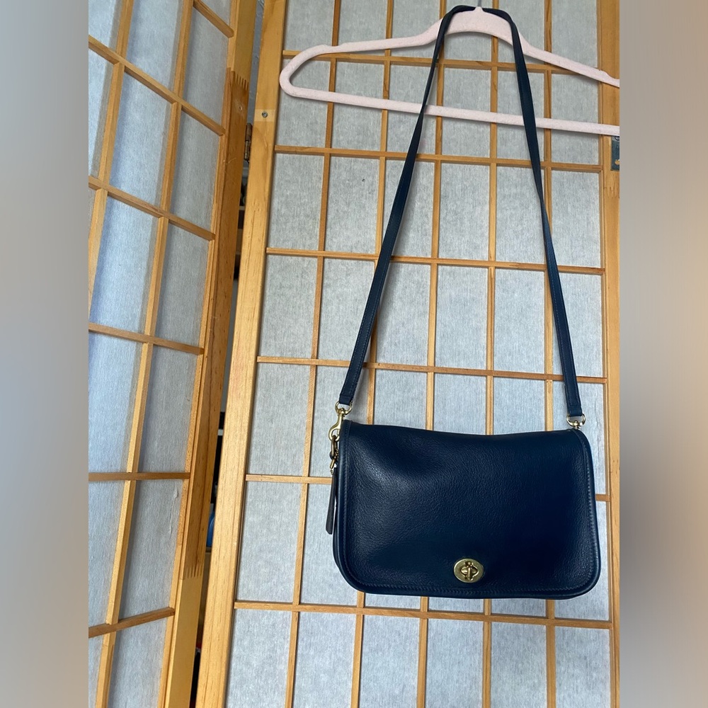 Coach Leather Purse / Navy
Leather Bag / Coach Pocket... - Picture 3 of 16
